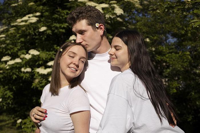 Texas poly relationship