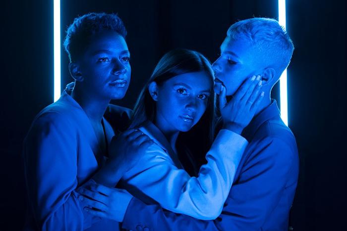 Polygamy vs Polyamory