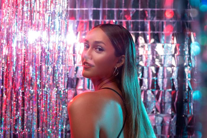 First Time At A Swinger Club: 7 Things People Don't Tell You Before You Walk In